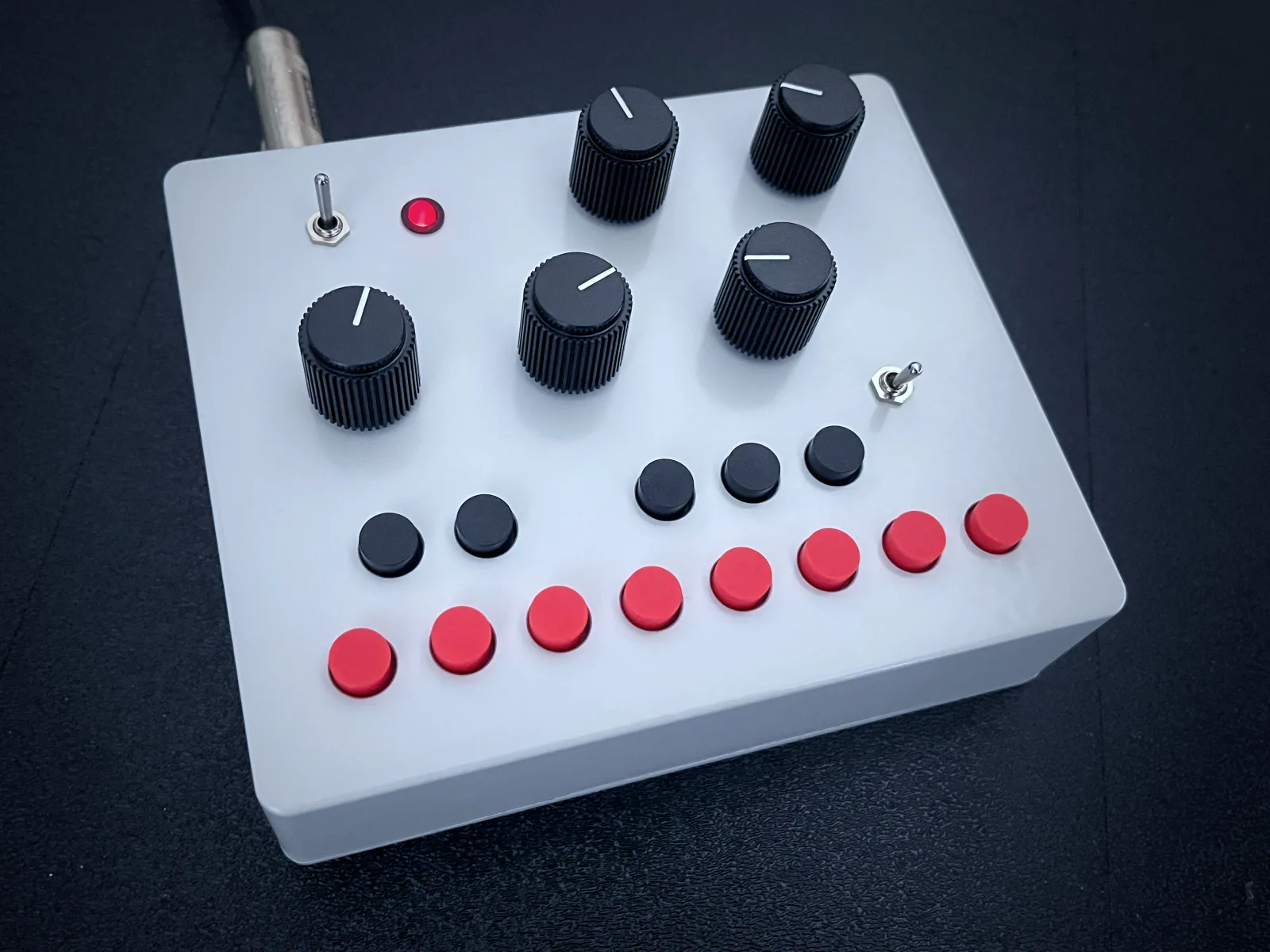 8-Bit Power Synthesizer