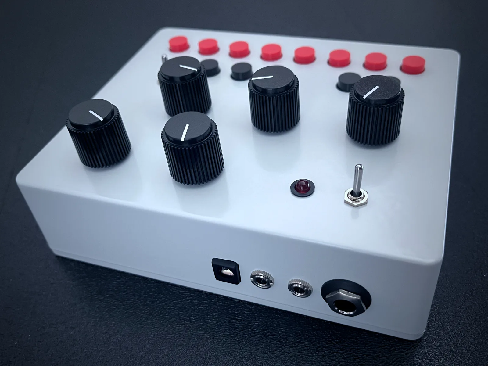 8-Bit Power Synthesizer